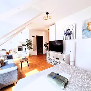 Ee Apartament